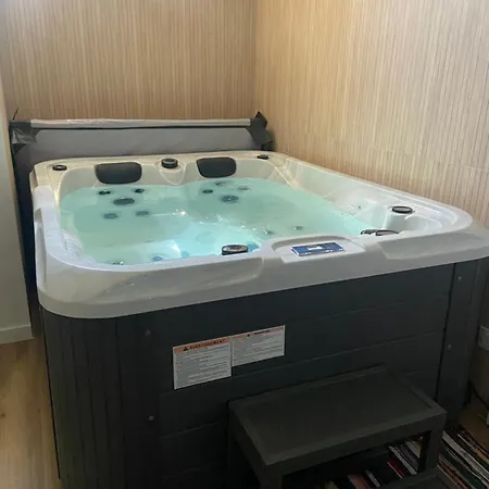 Maison Avec Piscine Et Jacuzzi Ideale Pour Un Sejour Detente